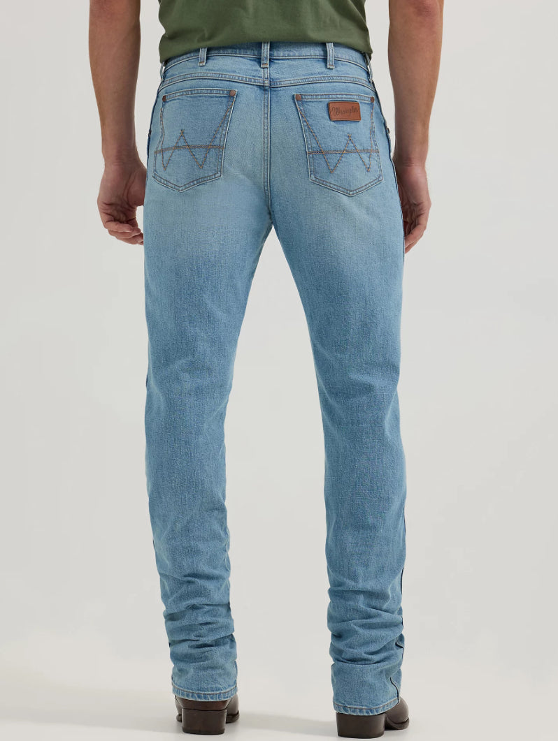 Men’s Wrangler Retro Slim Fit Straight Leg Jean in Mendenhall