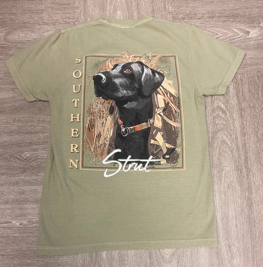 Southern Strut T-Shirt with Lab in Blinds in color Khaki