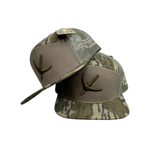 American Flyway Waterfowl Turkey Tracks Logo 7 Panel Mossy Oak Bottomland and Olive